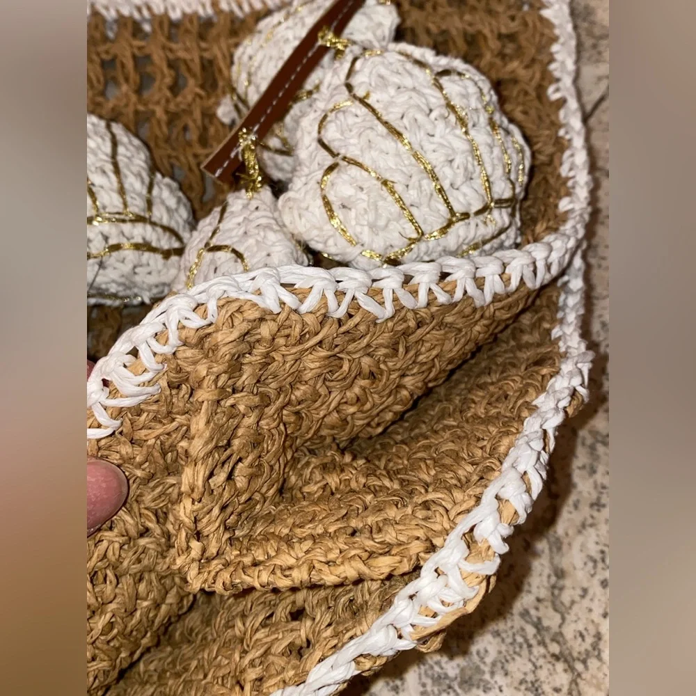 NWT Anthropologie Raffia Shell Summer Vacation Beach Icon Tote Bag and Bag Charm - Picture 7 of 15